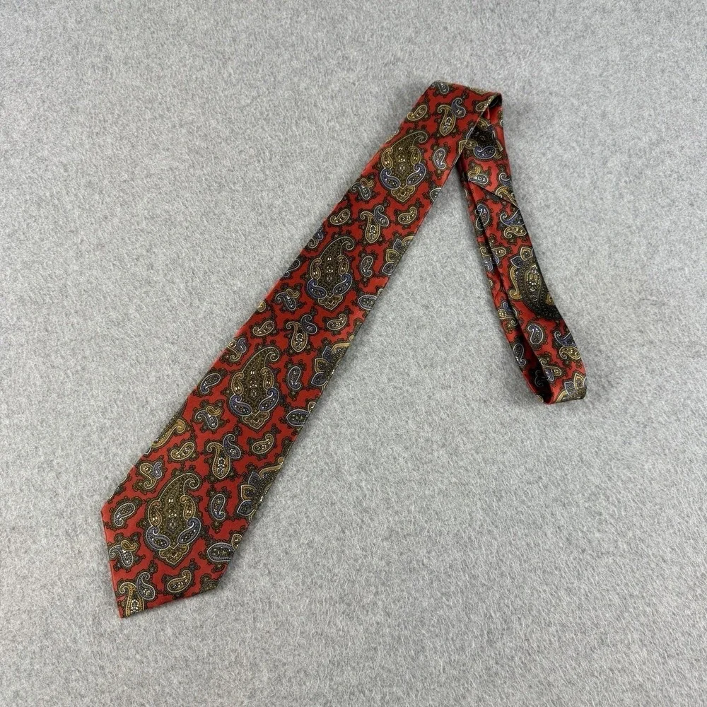 Vintage Geoffrey Beene Red Paisley 100% Silk Necktie Made in Italy 56x3.6